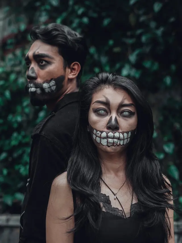 Enggak Romantis, 6 Potret Prewedding Bertema Horor Ini Keren Banget
