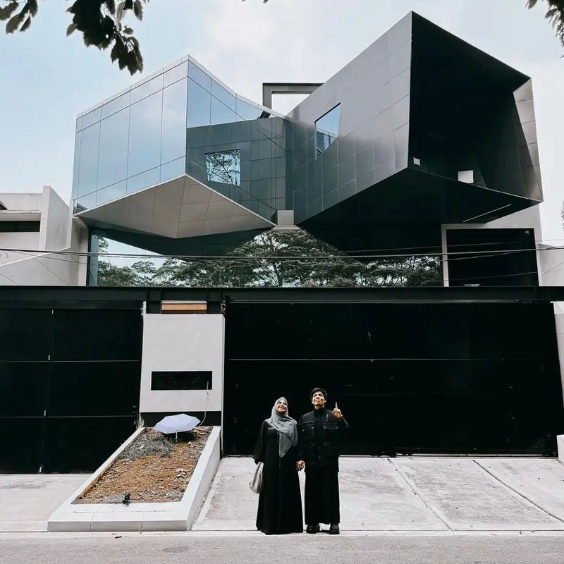 Potret Rumah Baru Atta Halilintar dan Aurelie Hermansyah (Instagram/@attahalilintar)