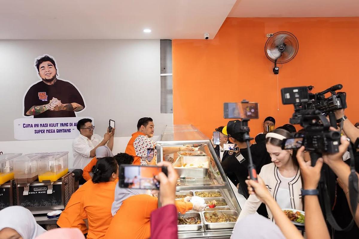 Ivan Gunawan Buka Bisnis Kuliner Baru, Harganya Mulai 15 Ribu sudah Bikin Perut Kenyang