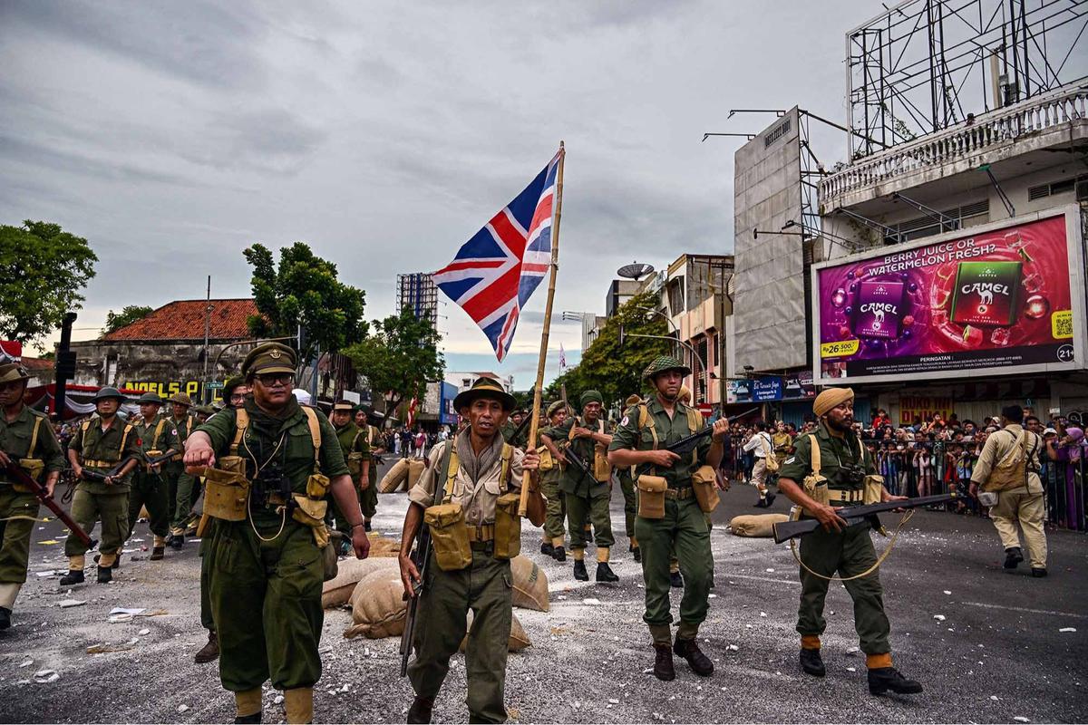 FOTO: Semangat Arek Suroboyo Menyala di Parade Surabaya Juang 2025