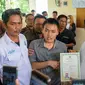 Kepala Staff KSP, Moeldoko di PKBM Bakti Nusa di Kab. Bogor saat mengukuhkan kelulusan para peserta didik setara SMA/SMK yang mengikuti program sekolah gratis paket A, B dan C. (Dok. Tim Humas Kantor Staf Kepresidenan)