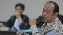 Mantan Kakorlantas Mabes Polri Irjen. Djoko Susilo saat menjadi saksi sidang korupsi alat Simulator SIM dengan terdakwa mantan Wakakorlantas Brigjen. Didik Purnomo di Pengadilan Tipikor,  Jakarta, Senin (23/2/2015). (Liputan6.com/Herman Zakharia)