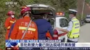 Personel darurat bersiap melakukan perjalanan menuju lokasi kecelakaan pesawat di dekat Wuzhou di Daerah Otonomi Guangxi, Senin (21/3/2022). Pesawat China Eastern Boeing 737 yang bertolak dari Kunming di Provinsi Yunnan menuju Guangzhou jatuh pada Senin sore di selatan China. (CCTV via AP)