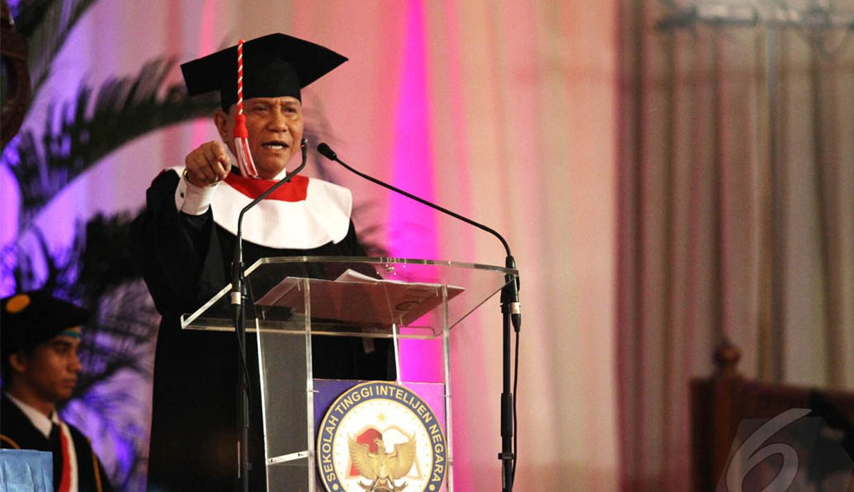 Jenderal TNI (Purn) Hendropriyono memberikan ceramah akademis saat acara pengukuhan Guru Besar bidang Intelijen di Balai Sudirman, Jakarta, Rabu (7/5/2014) (Liputan6.com/Faizal Fanani).
