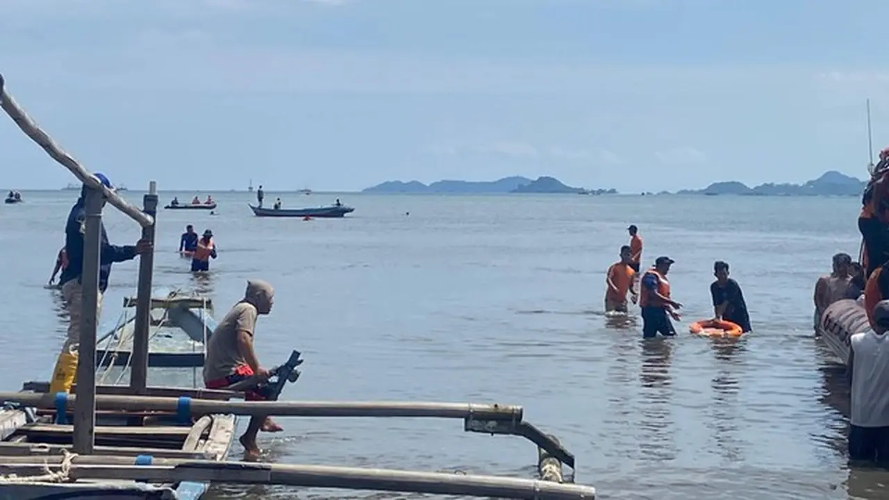 Tim SAR gabungan saat mencari korban di laut Bandar Lampung. Foto (Istimewa)