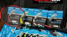 Perlengkapan bulutangkis Yonex, ada yang murah tapi tidak dijamin keasliannya.