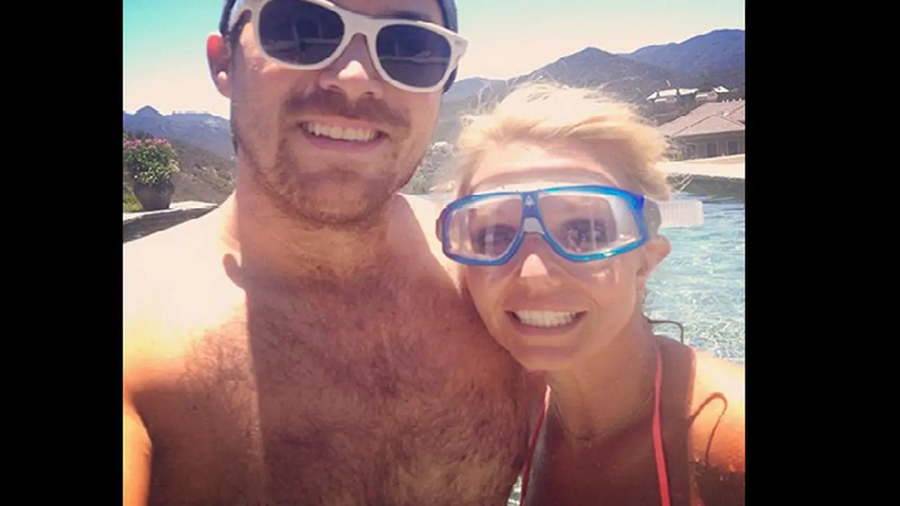 Pamer Foto Bareng Pacar, Britney Spears Tepis Gosip Putus