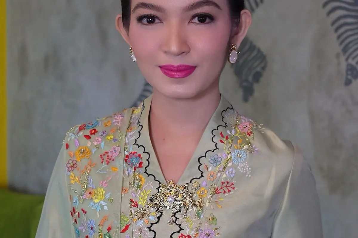 6 Pesona Elegan Selvi Ananda Dibalut Kebaya dan Batik saat Hadiri HUT ke-44 Dekranas di Solo
