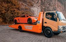 Perbedaan Derek dan Towing Mobil