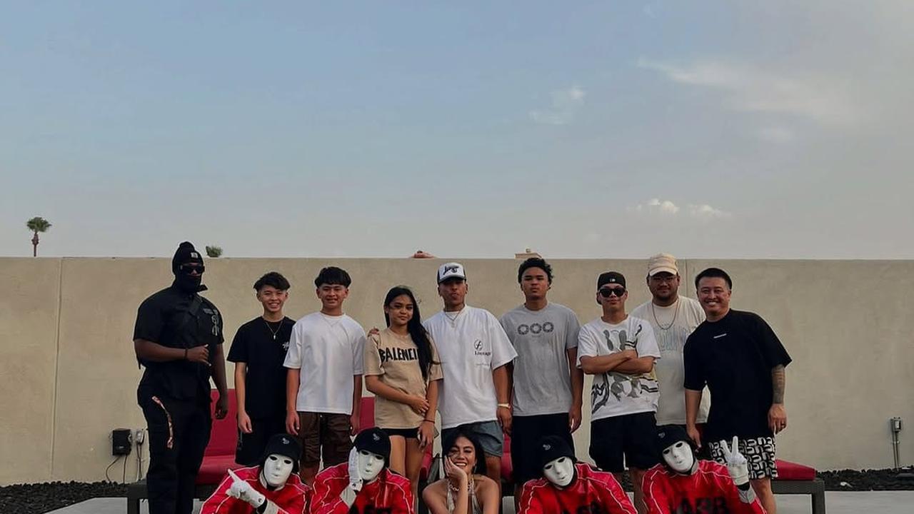Potret Agnez Mo Berpose Bareng Selebriti Dunia, Netizen Tak Sabar Menunggu Album Barunya