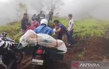 Jalan Wisata Pusuk Sembalun Rinjani Diterjang Tanah Longsor, Akses Terhambat