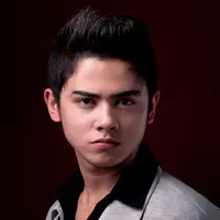 Aliando menekuni karier sebagai bintang sinetron karena saran sang kakek. Ternyata saran itu tak meleset.  (M.Akrom Sukarya/Bintang.com/Wardrobe ARL)