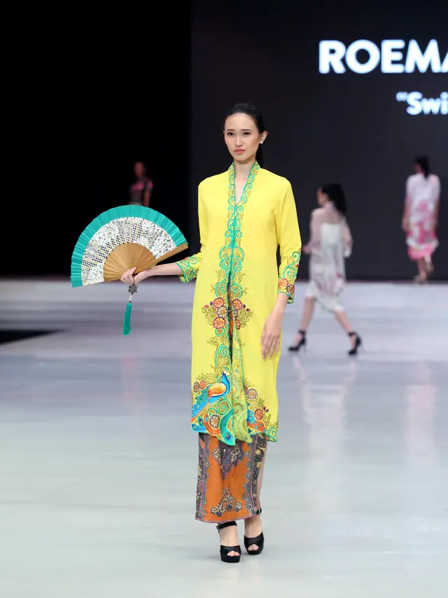 [Bintang] Kebaya
