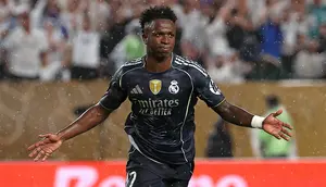 Vinicius Junior membuka keunggulan Real Madrid atas FC Salzburg di menit ke-40, FRANCK FIFE/AFP)