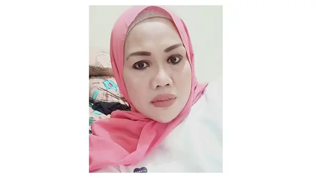 6 Potret Terbaru Elly Sugigi saat Pakai Behel, Makin Cantik