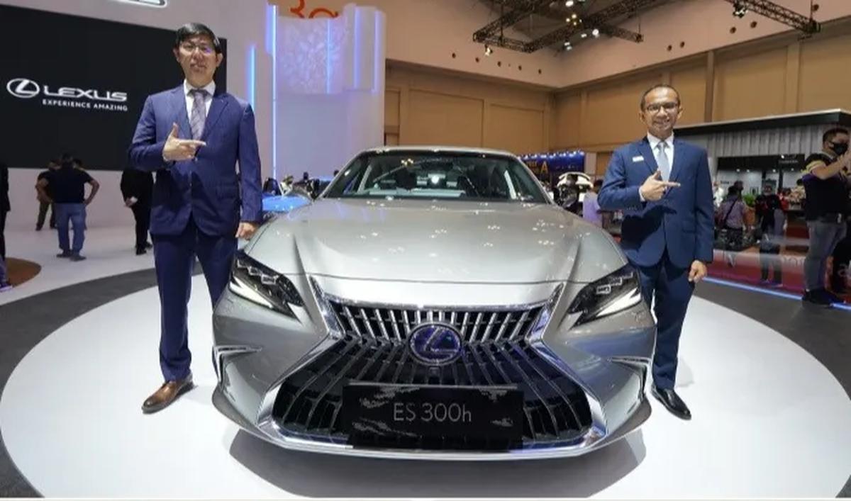 9. LEXUS ES 300H
