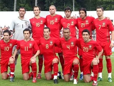 Portugal&#039;s national soccer team is pictured before the friendly football match against Georgia in Viseu, northern Portugal, on May 31, 2008. AFP PHOTO / FRANCISCO LEONG