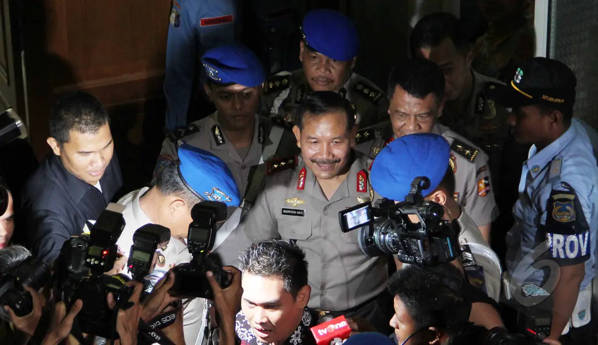 Komjen Pol Badrodin Haiti memberikan keterangan pers usai mengikuti Uji kelayakan dan kepatutan (fit and proper test) calon Kapolri di Komisi III DPR, Jakarta, Kamis (16/4/2015). (Liputan6.com/Helmi Afandi)
