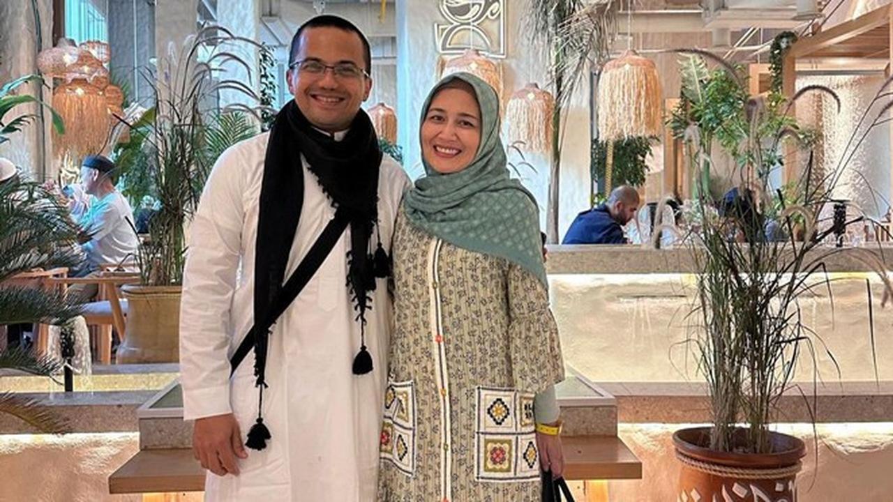 8 Potret Sahrul Gunawan dan Istri Jalani Ibadah Haji, Ajak Mertua