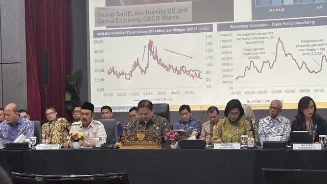 Menko Bidang Perekonomian Airlangga Hartarto saat konferensi pers di Kantor Kemenko Perekonomian, Jakarta, Selasa (5/8/2025). (Foto: Liputan6.com/Tira Santia)