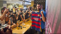 PERKENALAN - Arda Turan secara resmi diperkenalkan sebagai pemain baru Barcelona. (Barcelona Official Website)