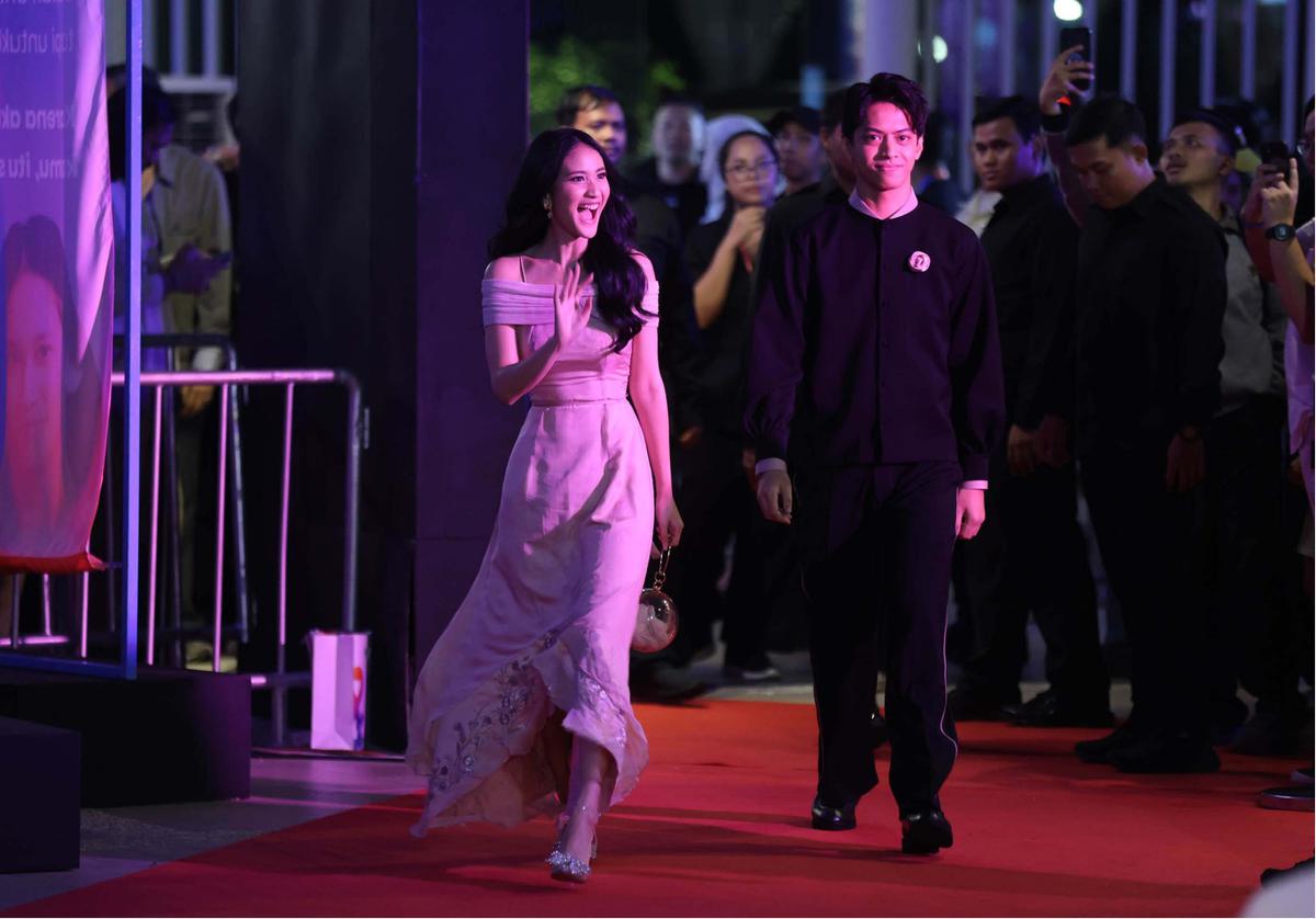 FOTO: Rangga & Cinta, Kisah Ikonik Generasi 2000-an Kembali Hidup di Layar Lebar
