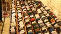 Zikir bersama di Masjid Raya Almunawwar Ternate. (Liputan6.com/Hairil Hiar)