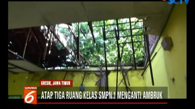 Diduga Kayu Sudah Lapuk, 3 Atap Kelas SMP di Gresik Ambruk