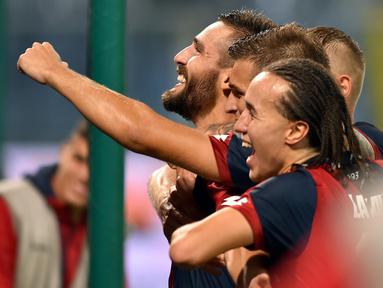 Ekspresi pemain Genoa saat merayakan gol ke gawang AC Milan pada  lanjutan Serie A Italia di  Luigi Ferraris stadium,  Genoa, Rabu (25/10/2016) dini hari WIB. (EPA/Simone Arveda)
