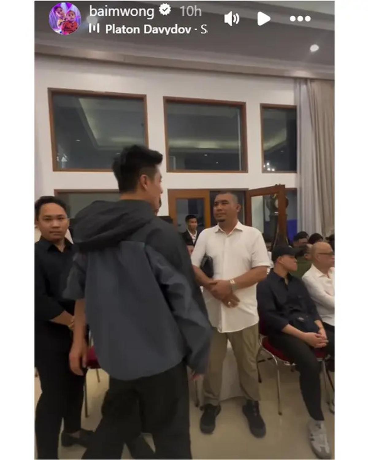 6 Potret Baim Wong Melayat Hotma Sitompul, Tetap Hadir Usai Sidang Perceraian
