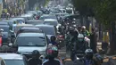 Pengendara padat merayap melewati jalan Cikini Raya,Jakarta, Kamis(1/8/2019). Kemacetan jalan tersebut karena adanya proyek pelebaran trotoar yang direvitalisasi serta penggantian aspal jalan dan volume kendaraan yang cukup tinggi. (merdeka.com/Imam Buhori)