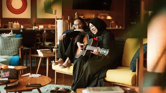 Anniversary Pernikahan Ke-25, Ini 7 Pemotretan Melly Goeslaw dan Anto Hoed