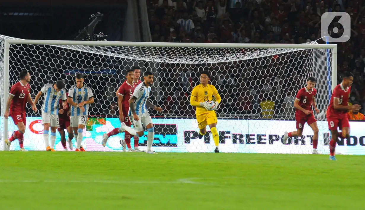 Sesuai prediksi, Argentina menguasai bola pada lima menit pertama. Namun, Tim Tango belum mampu menciptakan peluang berarti. (merdeka.com/Imam Buhori)