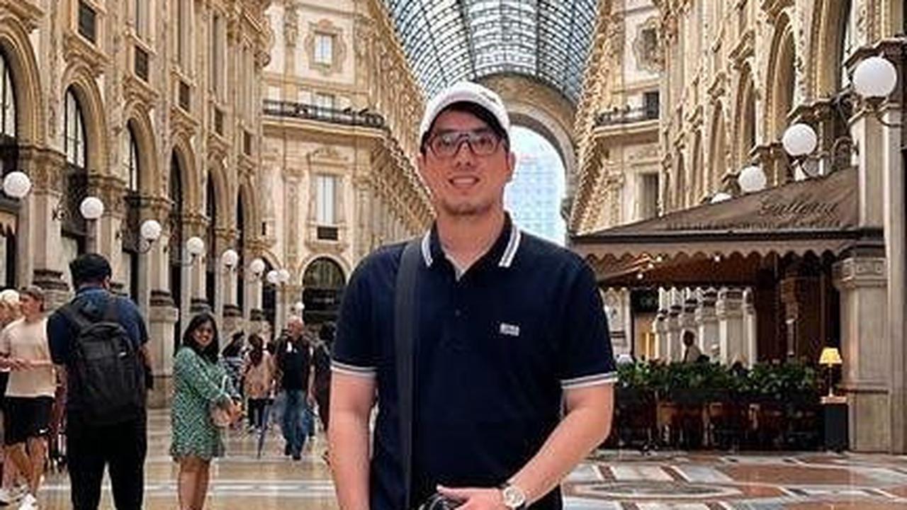 Jika melirik dari beberapa unggahannya, Arman kerap membagikan potret berlibur ke berbagai wisata, dari dalam negeri hingga luar negeri.