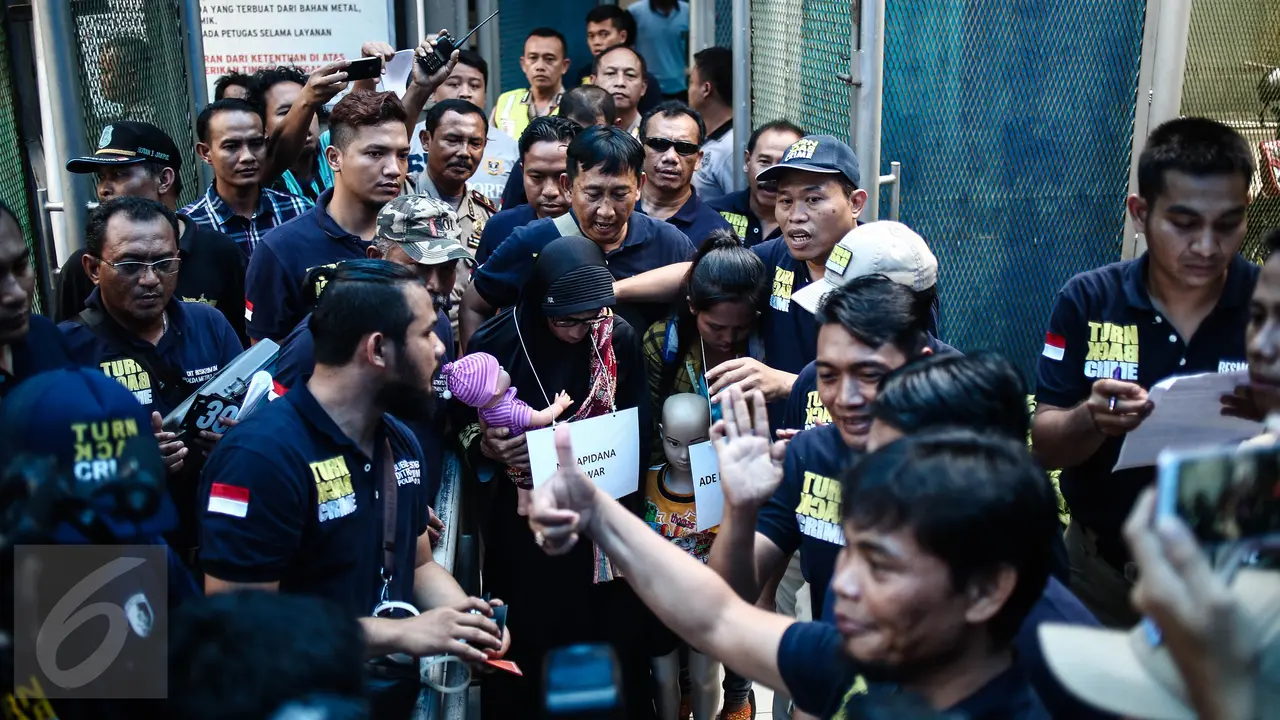 20160717-Narapidana Kabur Anwar Jalani Rekontruksi Kejadian di Rutan Salemba