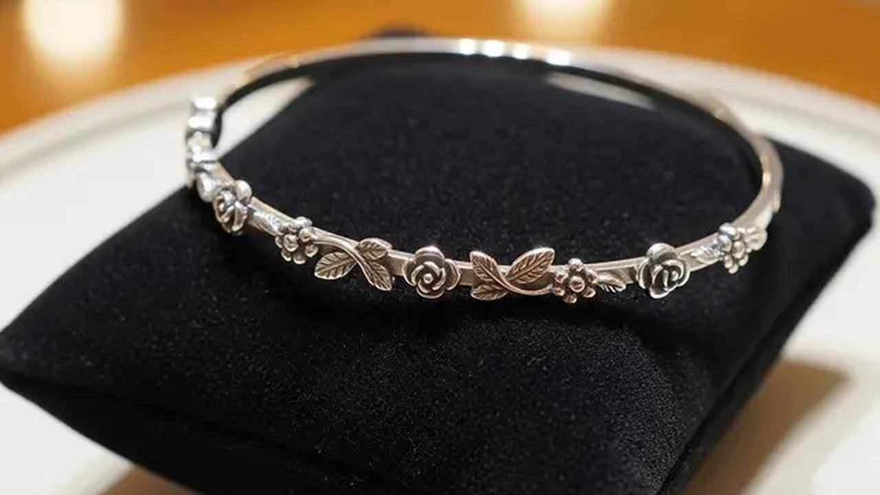 7 Model Gelang Bangle Tipis dengan Aksen Bunga, Sentuhan Klasik yang Tetap Kekinian