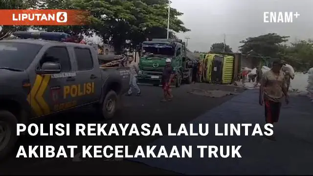 Kecelakaan truk trailer terjadi di jalur Pantura Widasari, Indramayu, pada  Rabu (17/1/2024). Truk tersebut terguling dan menutup ruas jalur pantura arah Cirebon
