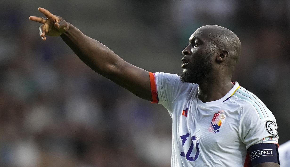 Pemain Belgia, Romelu Lukaku melakukan selebrasi setelah mencetak gol kedua timnya ke gawang Estonia pada laga Grup F Kualifikasi Euro 2024 yang berlangsung di A. Le Coq Arena, Tallinn, Estonia, Rabu (21/06/2023) dini hari WIB. Lukaku sukses mencetak dua gol untuk kemenangan 3-0 Belgia. (AP Photo/Pavel Golovkin)