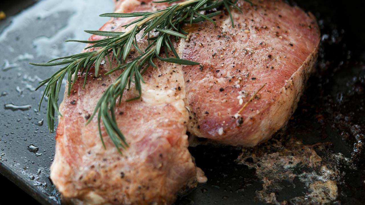 Ilustrasi Steak di Grill Pan