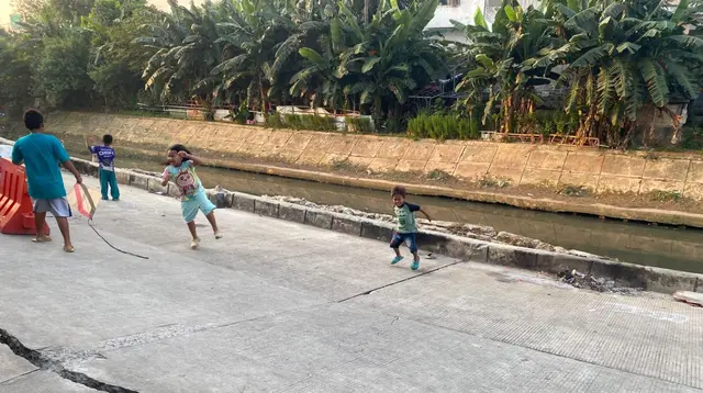 Waswas Melintas di Jalan Cinta Pulo Gadung