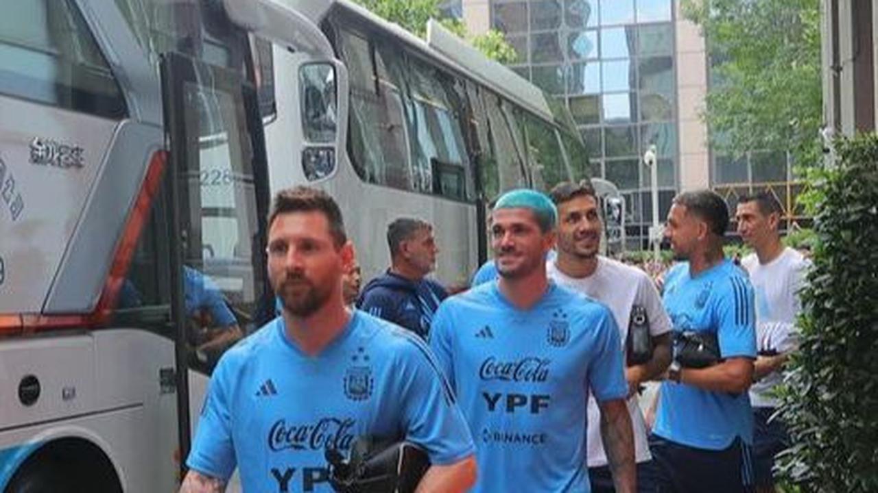 Dikabarkan Tak Ikut Tanding ke Indonesia,  Ini Momen Lionel Messi Bareng Keluarga
