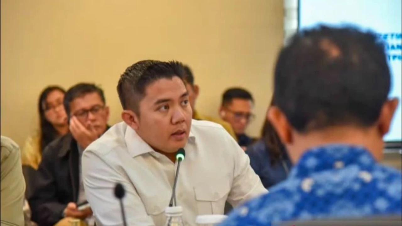 Seskab Teddy Bertemu Rektor UI dan Undip, Bahas Upaya Peningkatan Kampus RI di Tingkat Global
