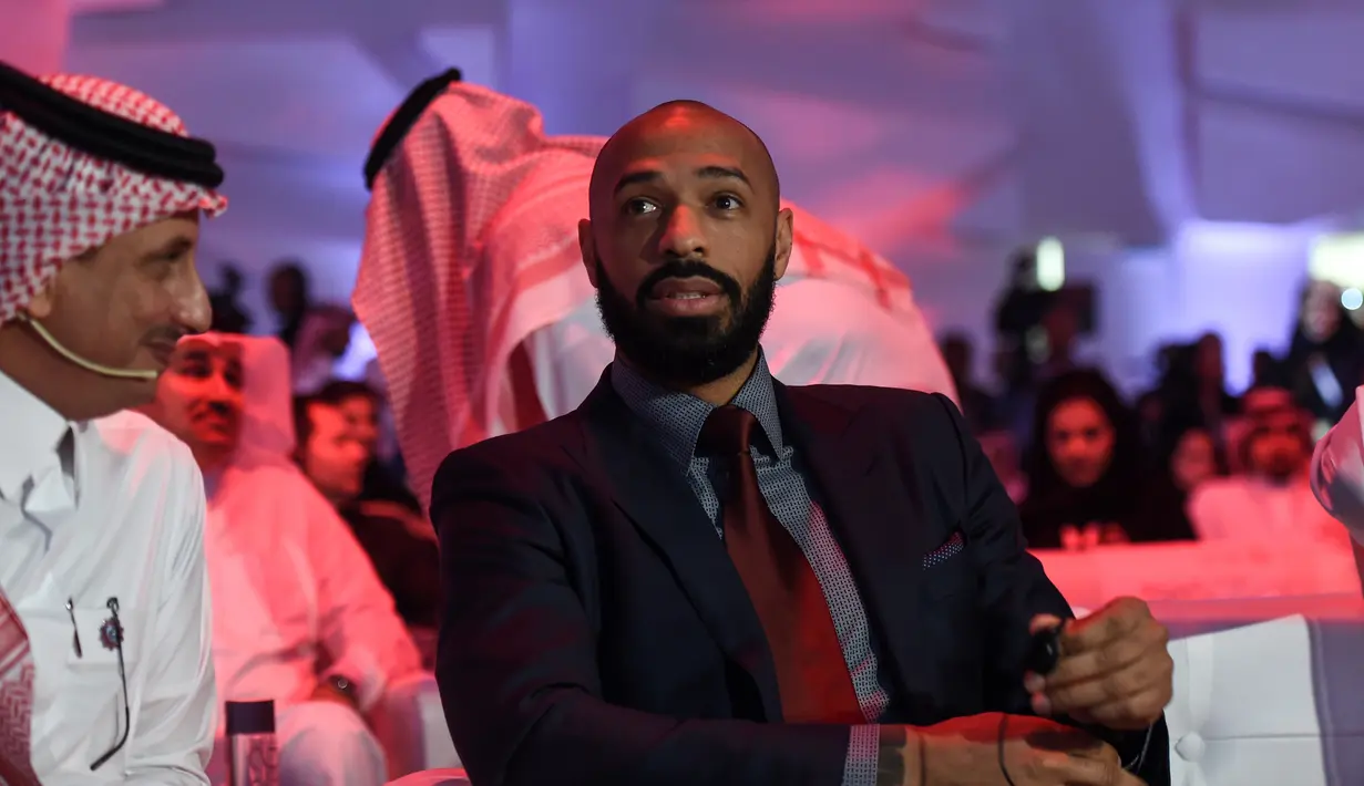 Thierry Henry menghadiri konferensi Quality of Life Program 2020, Riyadh, Saudi (3/5). Program ini bertujuan meningkatkan gaya hidup individu dan keluarga, membangun masyarakat di mana individu menikmati gaya hidup seimbang. (AFP Photo/Fayez Nureldine)