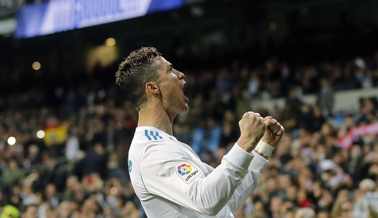 Ekspresi Cristiano Ronaldo usai membobol gawang Girona pada lanjutan La Liga Santander di Santiago Bernabeu stadium, Madrid, (18/3/2018). Gol-gol Ronaldo terjadi pada menit 11’, 47’, 64’, 90’.  (AP/Paul White)
