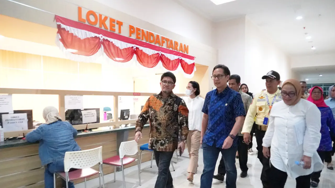 Menkes Budi meninjau RSUD di Sulawesi Tengah (Foto: Dok Kemenkes RI)