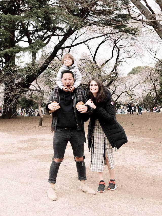 Ringgo dan keluarga kecilnya berlibur ke Jepang.