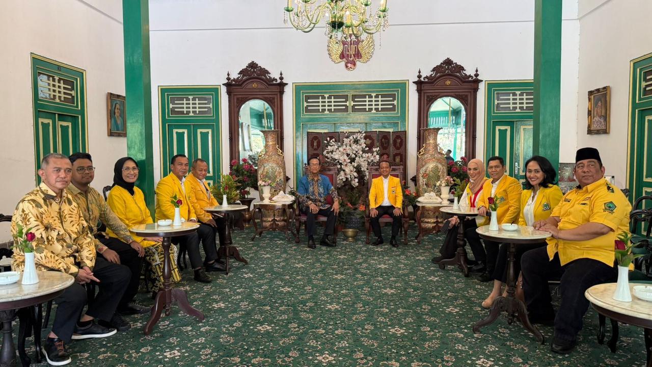 Ketua Umum Partai Golkar Bahlil Lahadalia bertemu Gubernur Daerah Istimewa Yogyakarta (DIY) Sri Sultan Hamengku Buwono X