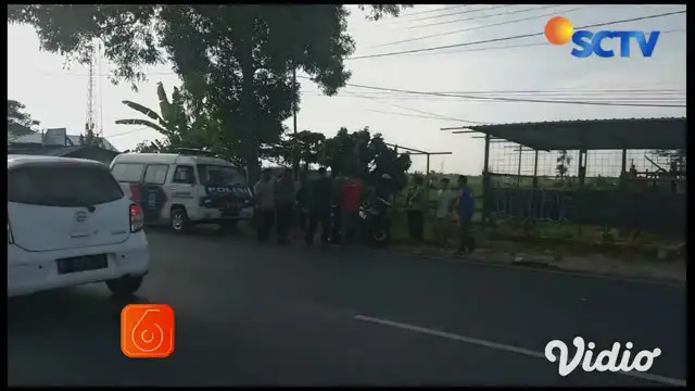 Detik-detik kecelakaan maut di Kabupaten Tuban terekam kamera CCTV, pada Rabu (28/4) sore. Sebuah sepeda motor yang hendak belok kanan ditabrak pengendara motor lain yang melaju kencang dari arah belakang.