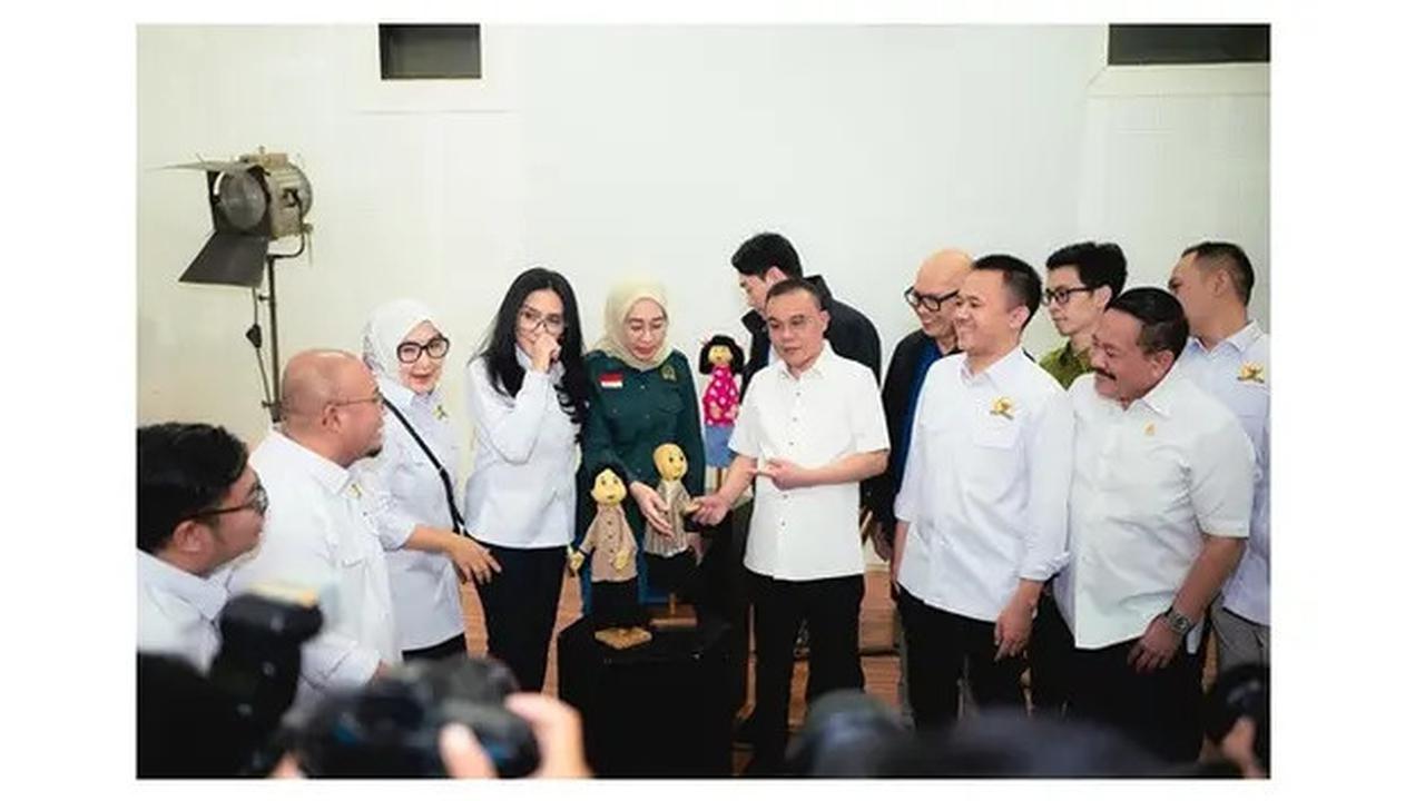 6 Potret Ifan Seventeen Didatangi Komisi VI DPR di Kantor PFN, Inspeksi Mendadak