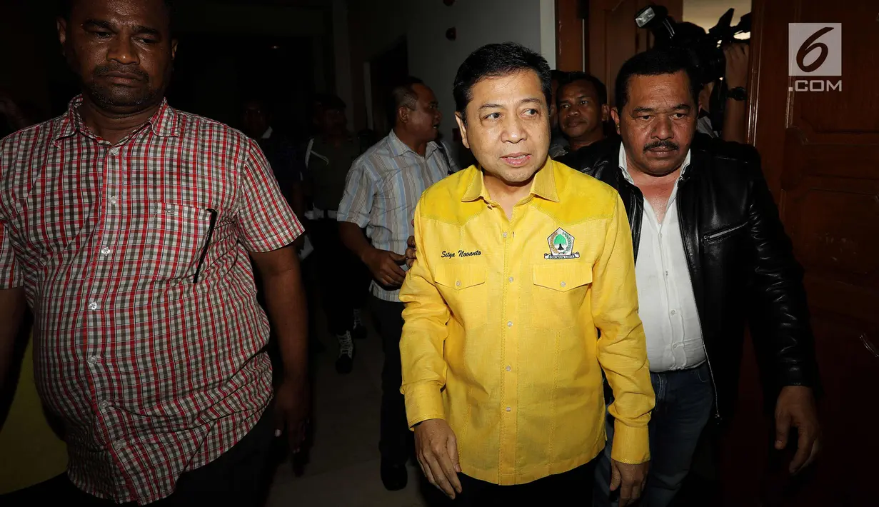 Ketua Umum DPP Golkar Setya Novanto saat tiba di Gedung DPP Golkar, Jakarta, Rabu (11/10). Rapat pleno ini dipimpin langsung oleh Setya Novanto setelah dirinya kembali sehat setelah menjalani perawatan di rumah sakit. (Liputan6.com/Johan Tallo)